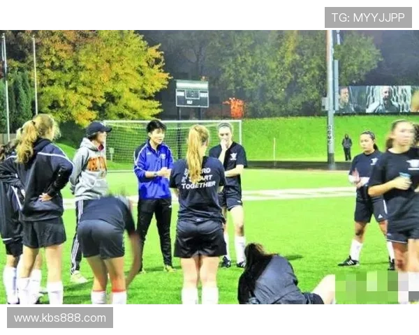 车内放着足球明星的奇妙旅程与精彩瞬间分享