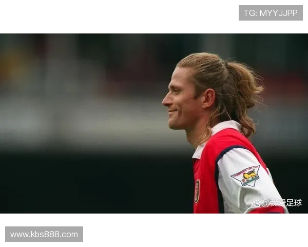 足球明星阿肯的传奇故事与成就揭秘