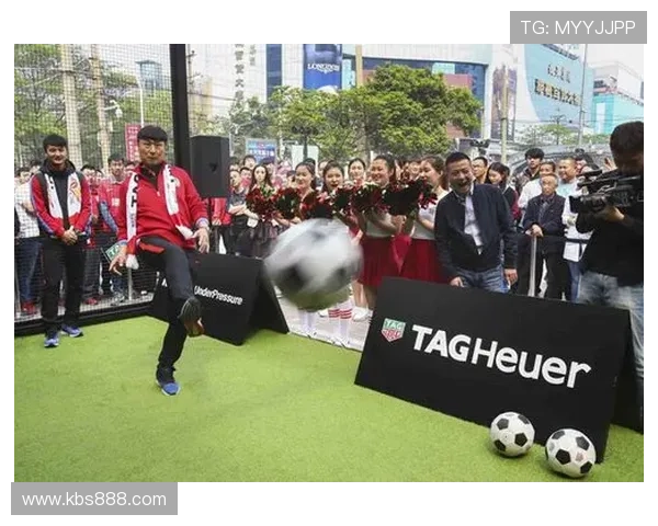 尽享足球明星魅力尽在手机壁纸应用中体验激情与荣耀